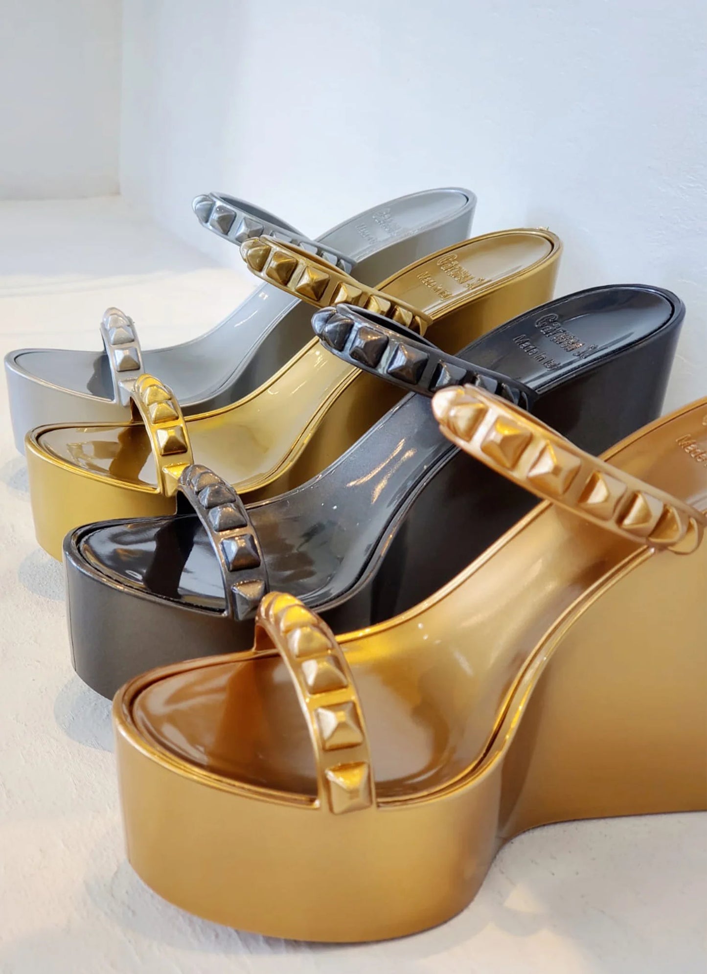 Tonino Metallic Wedge - Gold