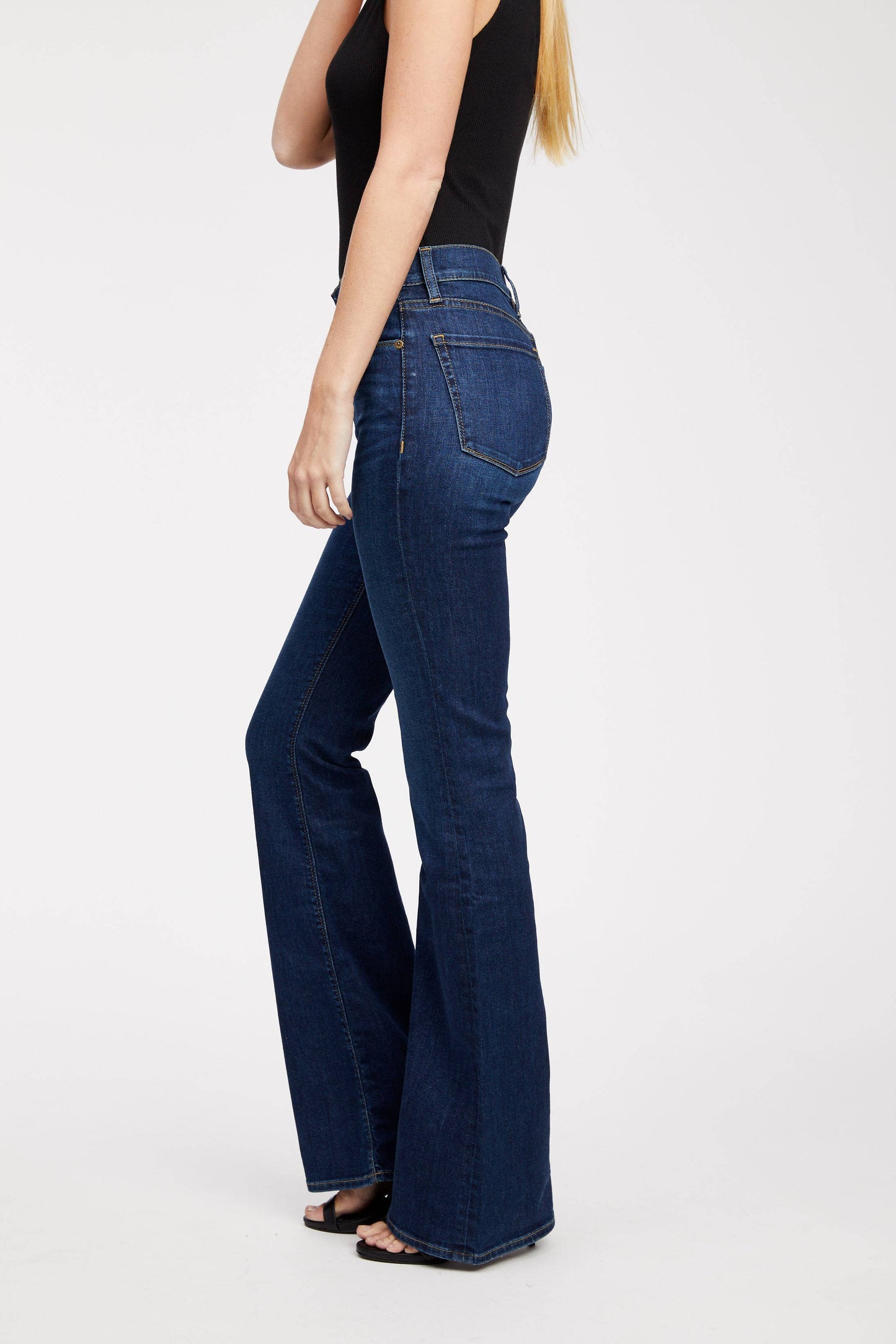 Elle Flare - Astoria