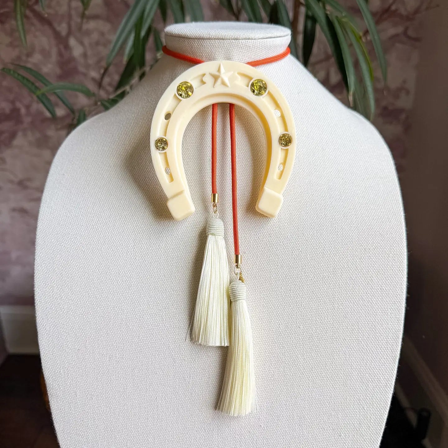 Lucky Horseshoe Bolo Ivory with Orange & Ivory