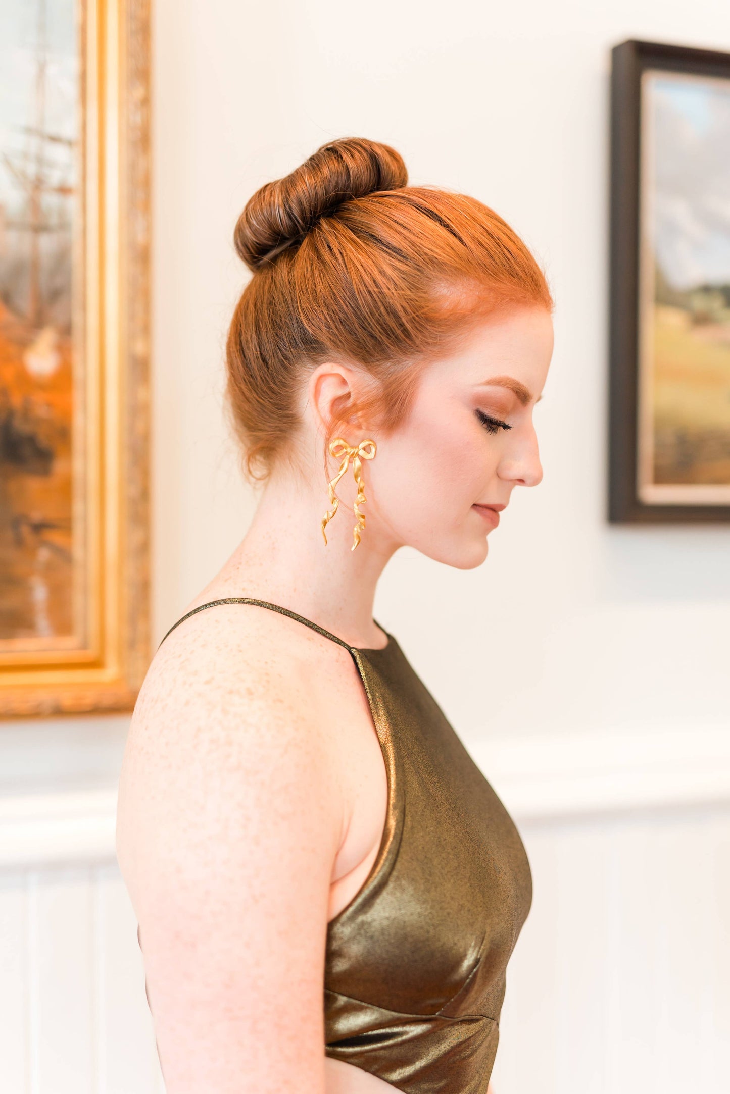 Elongated bow stud